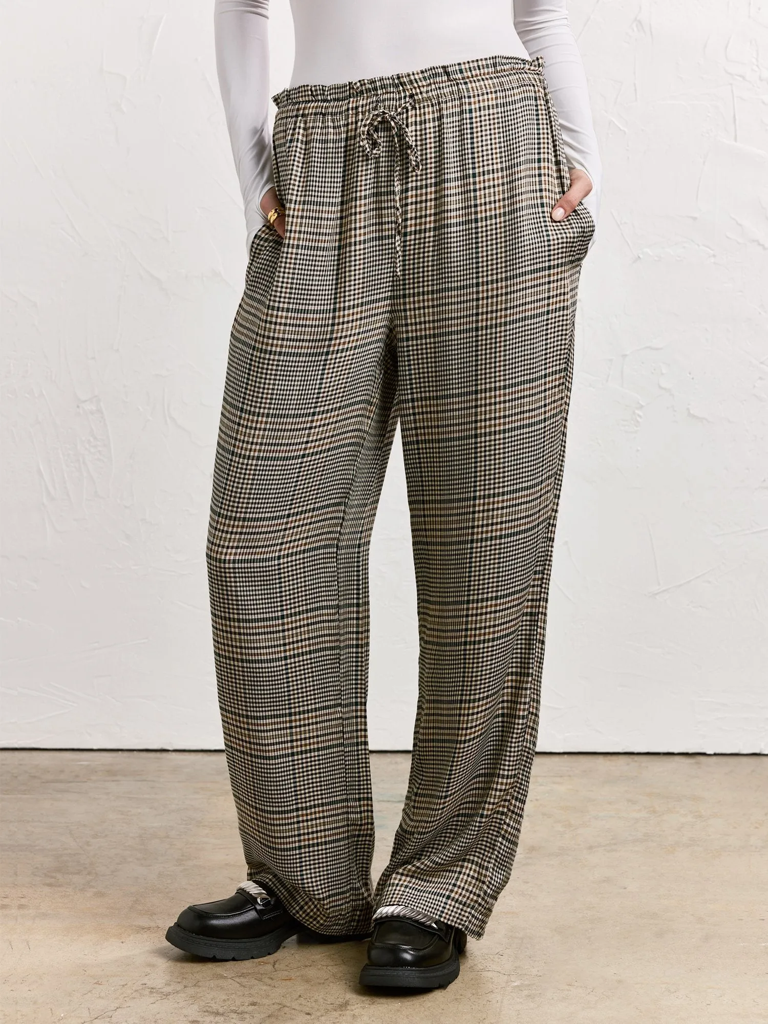 High-Waisted Plaid Trouser - One by Chapter One