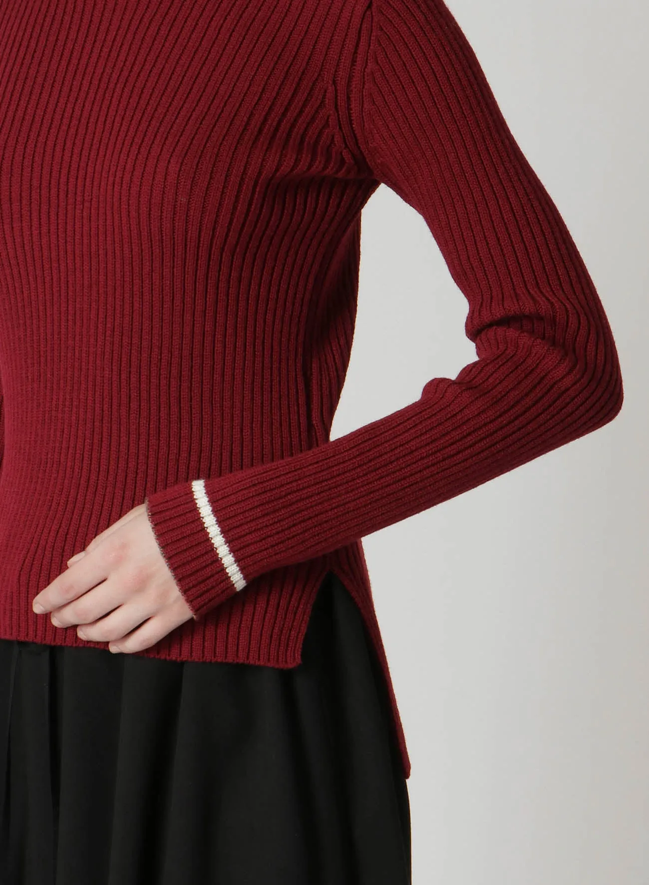 RIB KNIT ROUND NECK PULLOVER