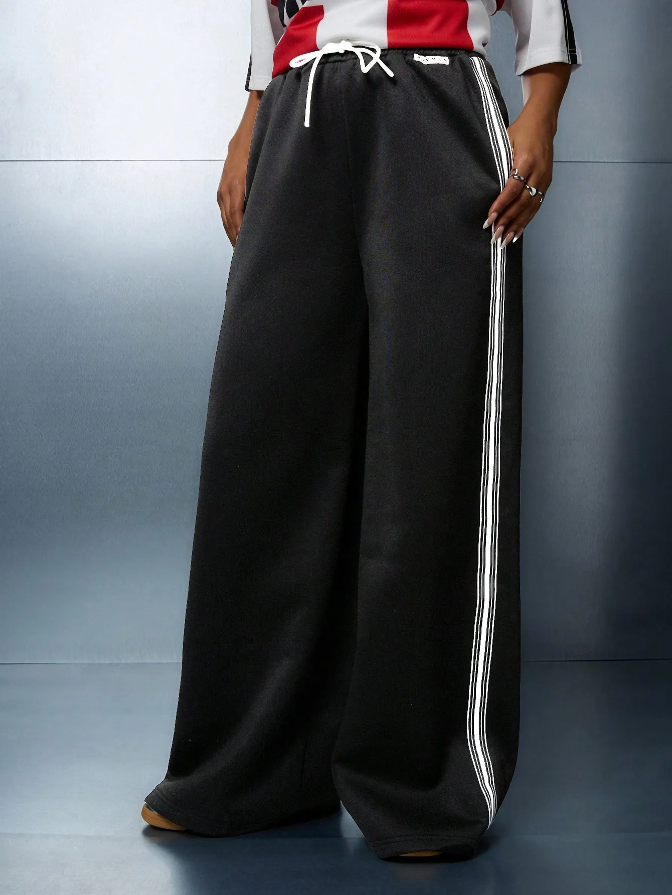 SUMWON WOMEN Contrast Side Stripe Wide Leg Sweatpants With Draw Strings